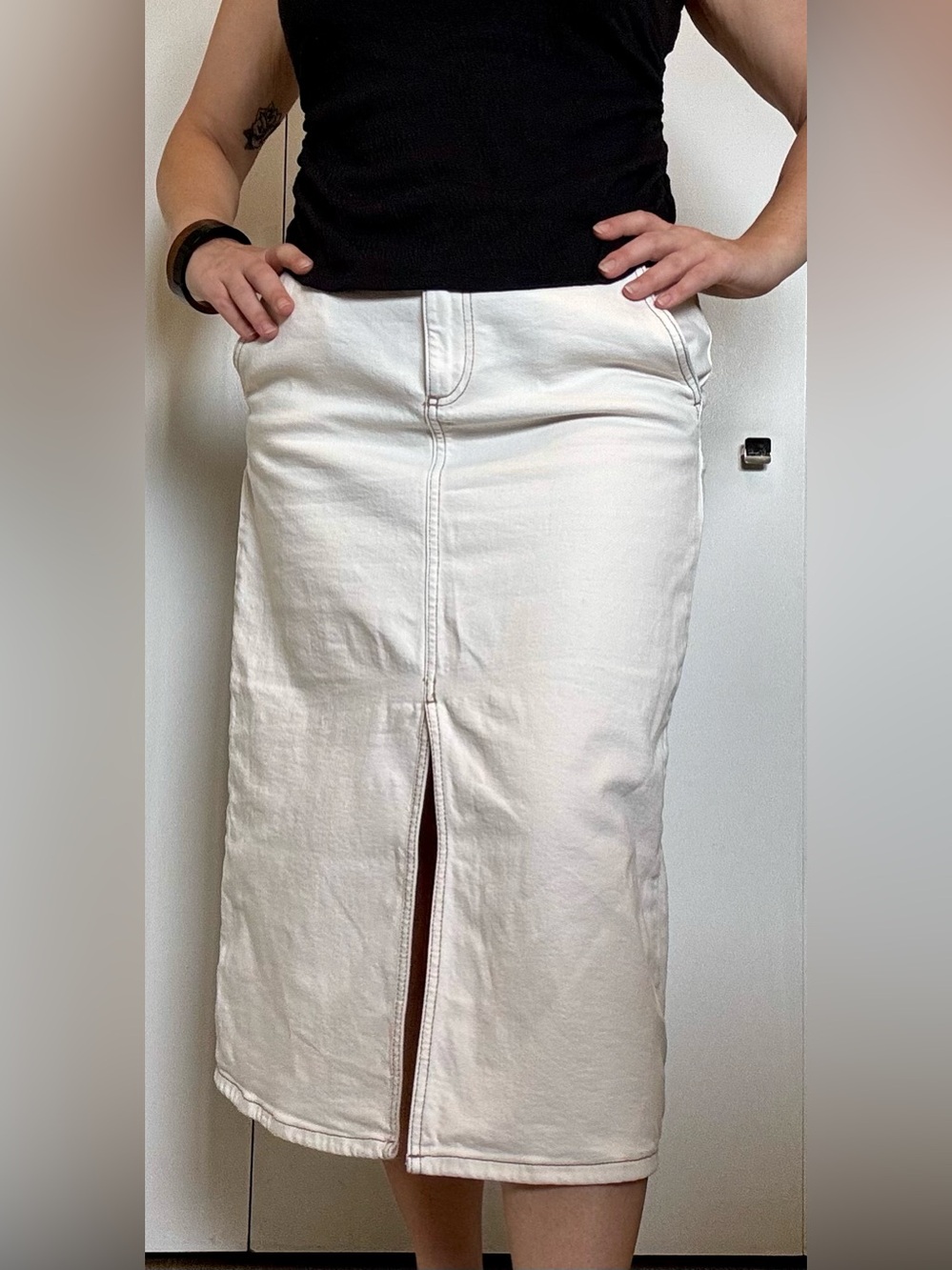 RW&CO. Cream Denim Midi Pencil Skirt with Center Front Slit and Pockets Size 12
